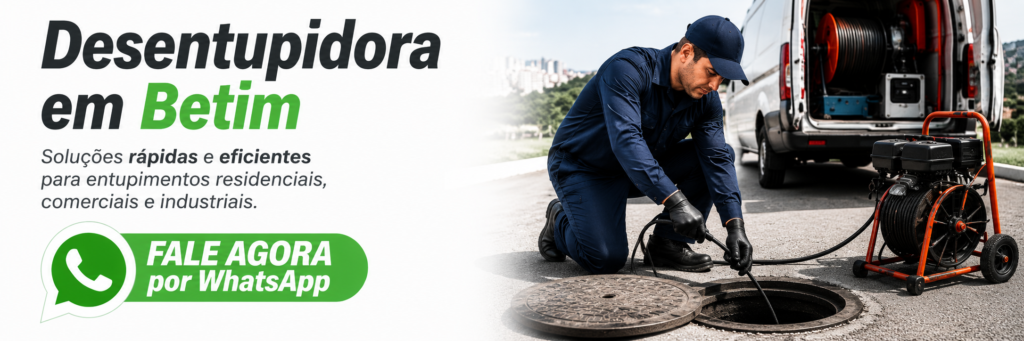 Profissional da MT Desentupidora realizando desentupimento de rede de esgoto em Betim com equipamentos modernos e atendimento especializado.