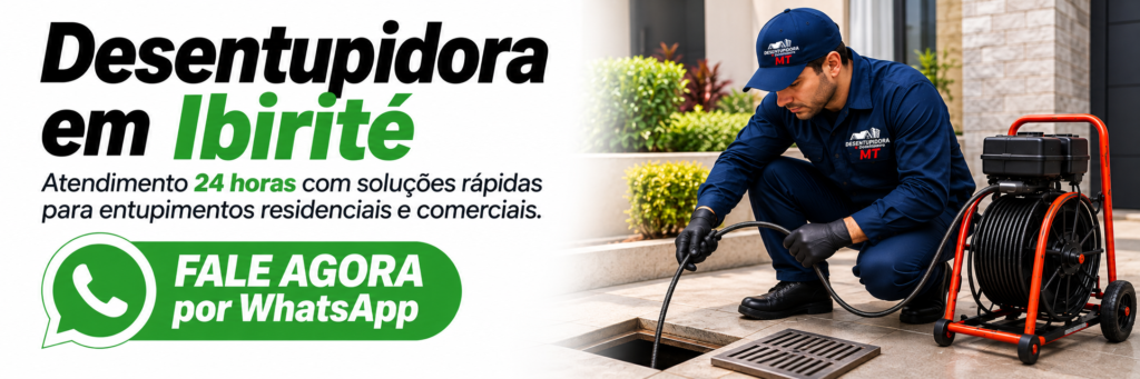 Profissional realizando serviço de desentupimento em Lagoa Santa com equipamento especializado.